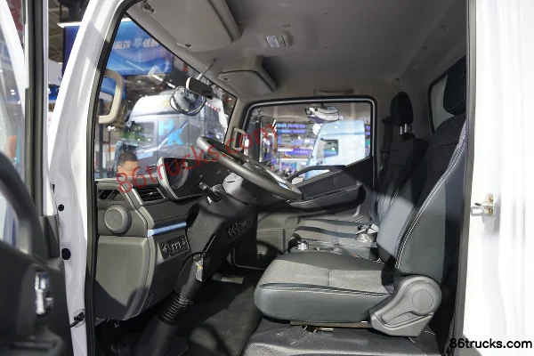 Dongfeng EV360 4X2(6 wheels) 4.1m Single Row Pure Electric Refrigerated Truck CATL 81.14kWh Cab (2) | 86Trucks