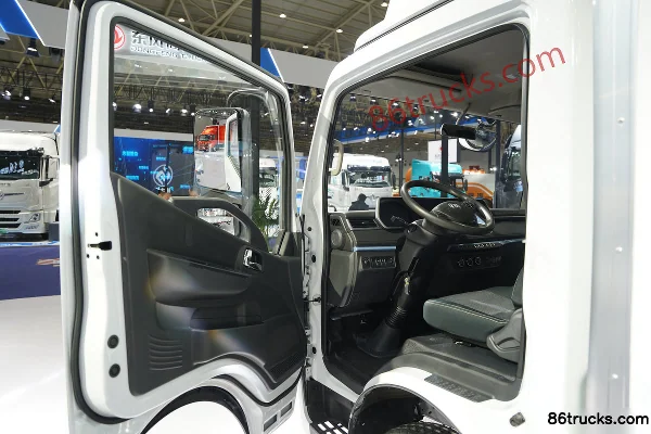Dongfeng EV360 4X2(6 wheels) 4.1m Single Row Pure Electric Refrigerated Truck CATL 81.14kWh Cab (1) | 86Trucks