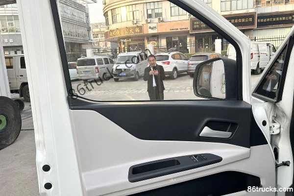Changan Kuayue Starlight 2025 Smart Super Charge Edition 7-Seat Pure Electric Light Bus CATL 43.53kWh Cab (3) | 86Trucks