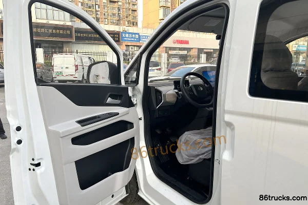 Changan Kuayue Starlight 2025 Smart Super Charge Edition 7-Seat Pure Electric Light Bus CATL 43.53kWh Cab (1) | 86Trucks