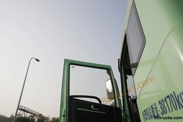 FARIZON X7E 25T 6X4(10 wheels) pure electric tractor truck 422.87kWh Cab (2) | 86Trucks