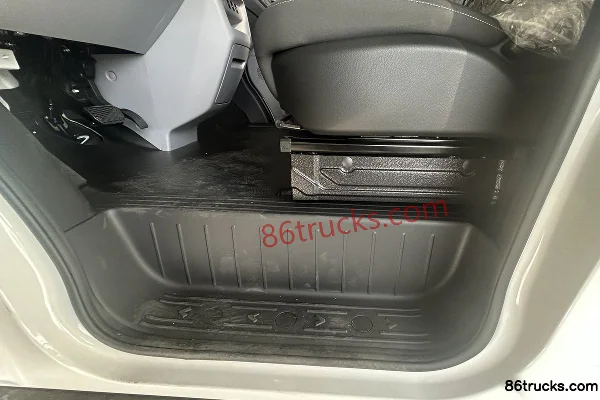 Ruichi R5 Cargo Version 2025 Zhixing Supercharge Edition Chaoyue Type II 2-Seat Pure Electric Enclosed Truck CATL 50.1kWh Cab (3) | 86Trucks
