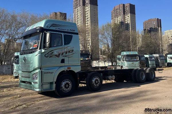 FAW Jiefang Qingdao JH6 Zhizun Edition 2.0 12.5L Diesel 580 hp 8X4(12 wheels) Fast Gear 16-speed AMT Automatic 9.5m Half-row Stake Truck Ext