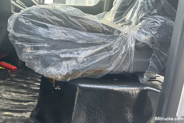 Foton Lefu MAX 2025 Model Yuexing Edition 6-Seat Electric Light Bus CATL 66.67kWh Cab (3) | 86Trucks