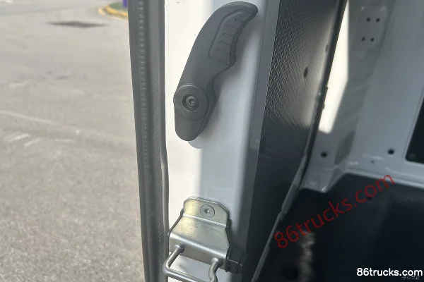Foton Lefu MAX 2025 Model Yuexing Edition 6-Seat Electric Light Bus CATL 66.67kWh Cargo Box (3) | 86Trucks