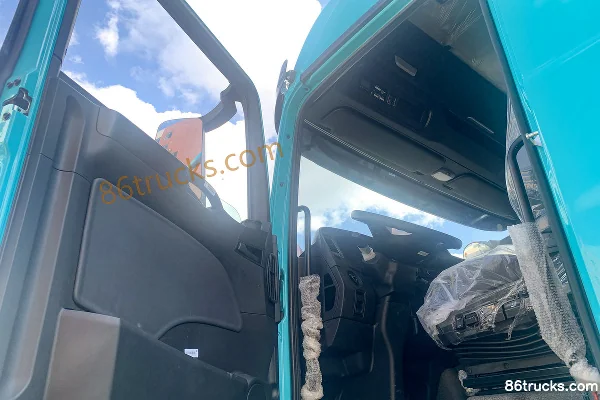 Sinotruk HOWO V9 8X4(12 wheels) 8.8m Raised Roof Pure Electric Dump Truck CATL 601kWh Cab (2) | 86Trucks