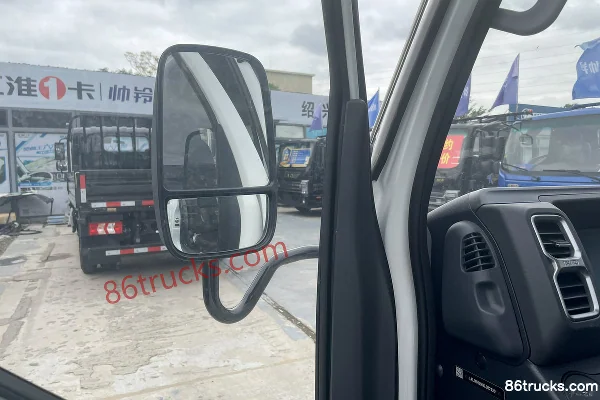 Isuzu 100P 115 hp 4X2(6 wheels) 3.235m double-row flatbed light truck Cab (2) | 86Trucks