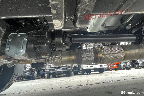 Isuzu 100P 115 hp 4X2(6 wheels) 3.235m double-row flatbed light truck Chassis (3) | 86Trucks