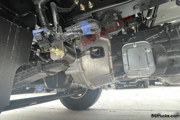Isuzu 100P 115 hp 4X2(6 wheels) 3.235m double-row flatbed light truck Chassis (2) | 86Trucks