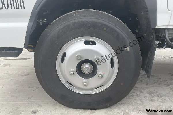 Isuzu 100P 115 hp 4X2(6 wheels) 3.235m double-row flatbed light truck Chassis (1) | 86Trucks