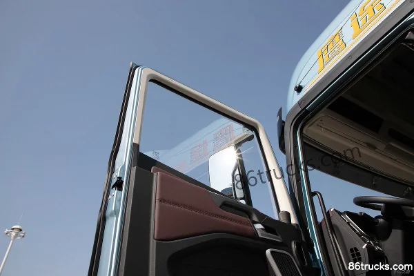 FAW Jiefang Qingdao Yingtu First Class Cabin 600 hp 6X4(10 wheels) LNG Automatic Tractor Truck (ZF 12-Speed) (2) | 86Trucks