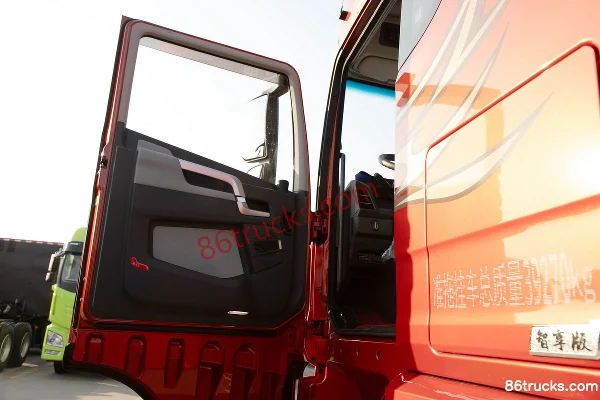 FAW Jiefang Qingdao Yinghang Zhixiang Edition 14.6L LNG 630 hp 6X4(10 wheels) Fast Gear 16-speed AMT Automatic Tractor Truck Cab (1) | 86Tru