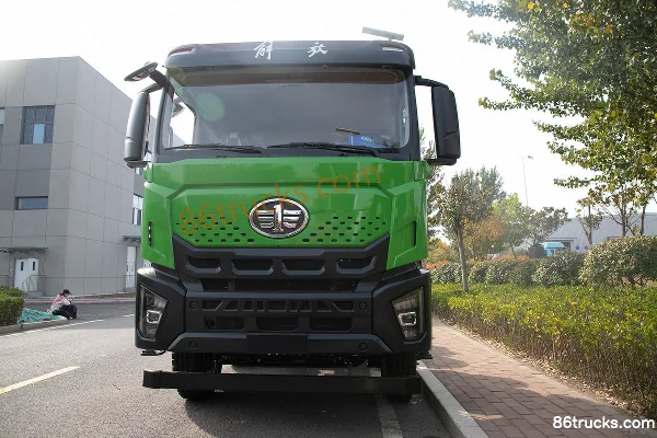 FAW Jiefang Qingdao Yingchi 8.2L Diesel 380 hp 8X4(12 wheels) Fast Gear 12-Speed Flat Top 5.6m Dump Truck Exterior (2) | 86Trucks