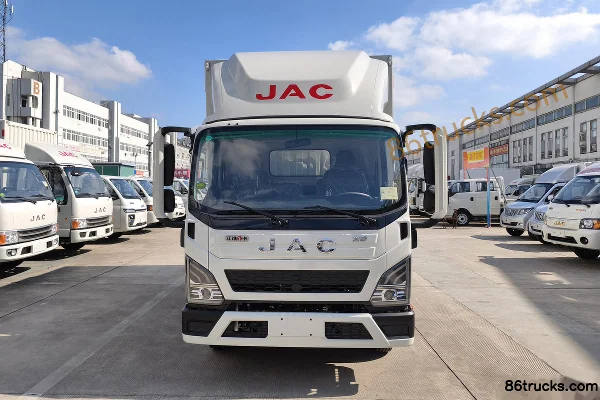 JAC Lingpao L6 2.5L diesel 150hp 4X2(6 wheels) 5-speed 4.15m single-row van light truck Exterior (2) | 86Trucks