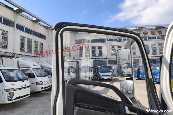 JAC Lingpao L6 2.5L diesel 150hp 4X2(6 wheels) 5-speed 4.15m single-row van light truck Cab (3) | 86Trucks