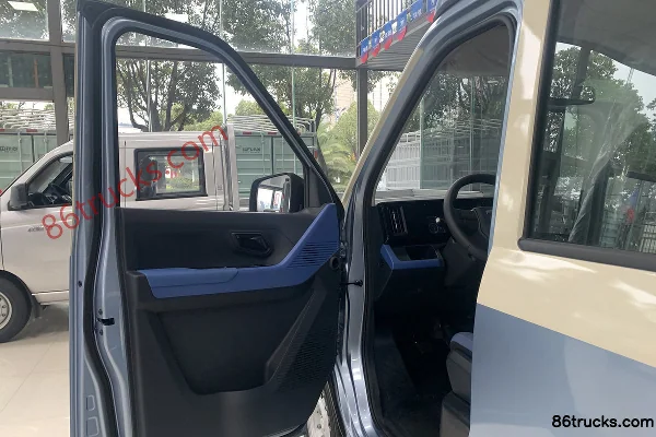 Foton Xiangling Q Split Deluxe 1.6L 120 hp 4X2(6 wheels) Gasoline 3.1m single-row cage micro truck Cab (1) | 86Trucks