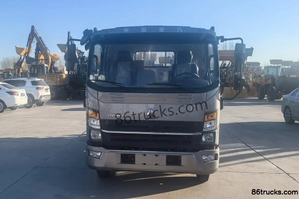 Sinotruk HOWO Hanjiang M 145hp 4X2(6 wheels) 3.85m Semi-Cab Van Light Truck Exterior (2) | 86Trucks