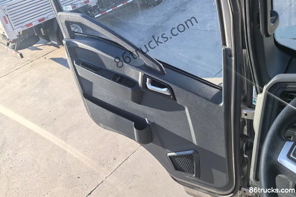 Sinotruk HOWO Hanjiang M 145hp 4X2(6 wheels) 3.85m Semi-Cab Van Light Truck (1) | 86Trucks