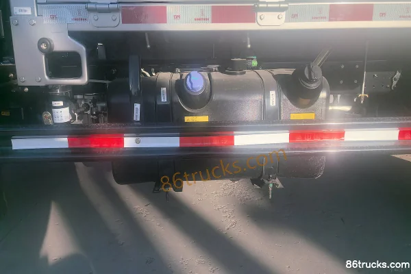 Sinotruk HOWO Hanjiang M 145hp 4X2(6 wheels) 3.85m Semi-Cab Van Light Truck Chassis (3) | 86Trucks