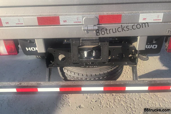Sinotruk HOWO Hanjiang M 145hp 4X2(6 wheels) 3.85m Semi-Cab Van Light Truck Body (3) | 86Trucks