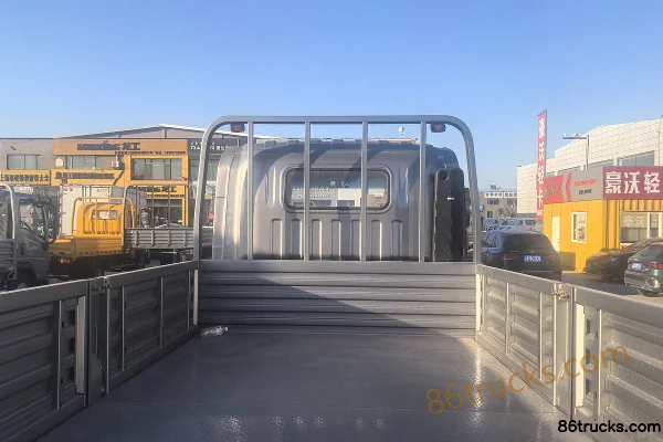 Sinotruk HOWO Hanjiang M 145hp 4X2(6 wheels) 3.85m Semi-Cab Van Light Truck Body (2) | 86Trucks