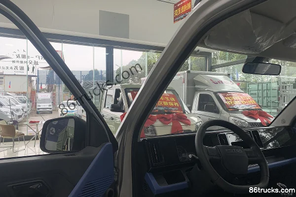 Foton Xiangling Q Split Luxury 1.6L 120 hp 4X2(6 wheels) gasoline 2.5m double-row van mini truck Cab (3) | 86Trucks