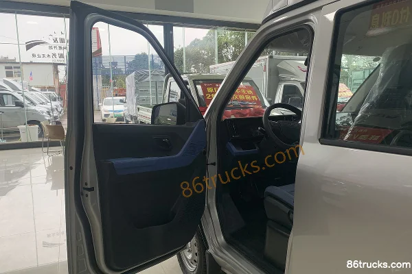 Foton Xiangling Q Split Luxury 1.6L 120 hp 4X2(6 wheels) gasoline 2.5m double-row van mini truck Cab (1) | 86Trucks