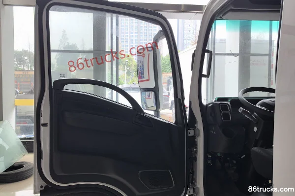 Qingling Isuzu KV600 160 hp 4X2(6 wheels) 4.13m Single-row Van Light Truck Cab (1) | 86Trucks