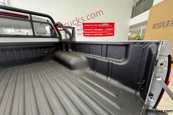 Jiangxi Isuzu RE-MAX Ruimai 2026 Model 2.8T Diesel 150hp Automatic 4WD Standard Box Double Row Pickup Body (6) | 86Trucks