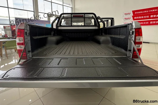 Jiangxi Isuzu RE-MAX Ruimai 2026 Model 2.8T Diesel 150hp Automatic 4WD Standard Box Double Row Pickup Body (2) | 86Trucks