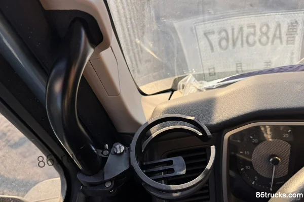 Sinotruk HOWO TS7 6.9L Diesel 290 hp 4X2(6 wheels) Sinotruk 8-speed 9.6m Cargo Van Truck Cab (3) | 86Trucks