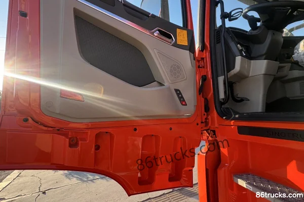 Sinotruk HOWO TS7 350 hp 4X2(6 wheels) 9.55m refrigerated truck Cab (2) | 86Trucks