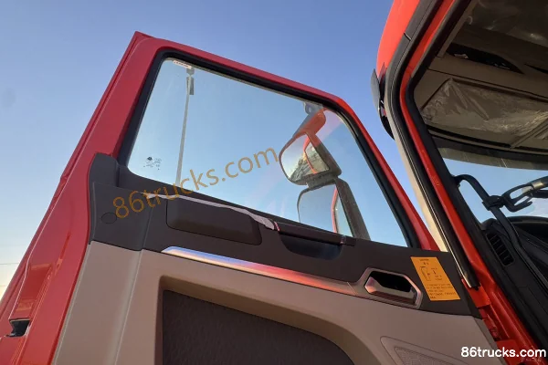 Sinotruk HOWO TS7 350 hp 4X2(6 wheels) 9.55m refrigerated truck Cab (1) | 86Trucks