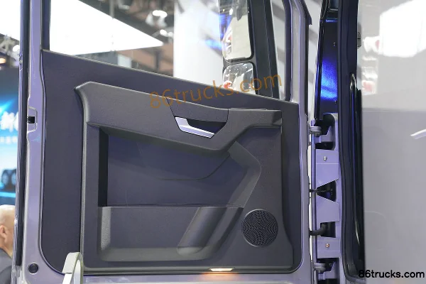 GAC Leader T9 6X4(10 wheels) Pure Electric Tractor Truck CALB 400.6kWh Cab (3) | 86Trucks