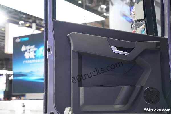 GAC Leader T9 6X4(10 wheels) Pure Electric Tractor Truck CALB 400.6kWh Cab (2) | 86Trucks
