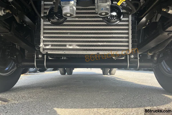 Foton Times Linghang S1 120hp 4X2(6 wheels) 3.42m semi-row flatbed mini truck (WLY6-speed) Chassis (2) | 86Trucks