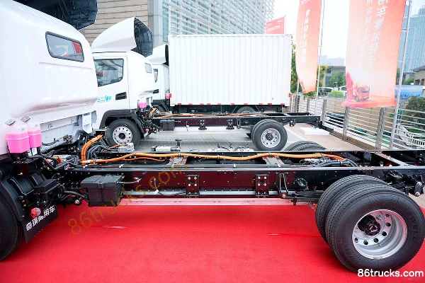 Chery Commercial Vehicle Lingmi Hongti Prestige 4,2 m cabine simple fourgon électrique pur CATL 120,27 kWh 4X2(6 roues) Châssis (1) | 86Truc