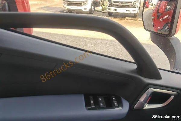 Foton Times Linghang G6 2.7L CNG 190 hp 4X2(6 wheels) WLY 6-speed 4.17m single-row flatbed light truck Cab (1) | 86Trucks