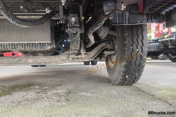 Foton Times Linghang G6 2.7L CNG 190 hp 4X2(6 wheels) WLY 6-speed 4.17m single-row flatbed light truck Chassis (3) | 86Trucks