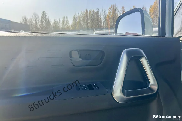 Dongfeng Ruilida V8E 2025 2-Seat Electric Panel Van CATL 41.86kWh Cab (3) | 86Trucks