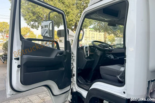 Karry Lingmi 4.5T 4.2m Single Row Pure Electric Stake Truck CATL 100.46kWh 4X2(6 wheels) Cab (1) | 86Trucks