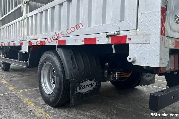 Karry Lingmi 4.5T 4.2m Single Row Pure Electric Stake Truck CATL 100.46kWh 4X2(6 wheels) Body (1) | 86Trucks