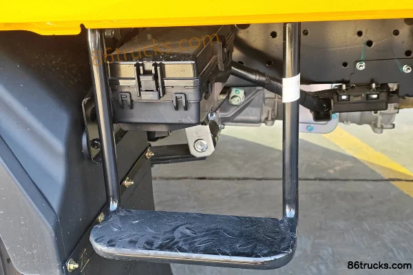Jiangxi Isuzu Yifang EC7 116 hp 4X2(6 wheels) 4.17m single-row flatbed light truck (China VI) Body (1) | 86Trucks