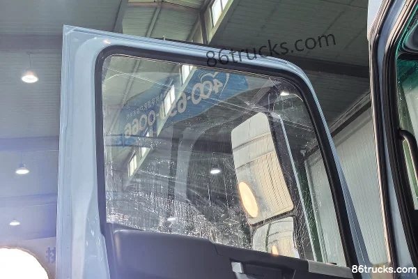 Yutong T400 6X4(10 wheels) Electric Tractor Truck CATL 400kWh Cab (2) | 86Trucks