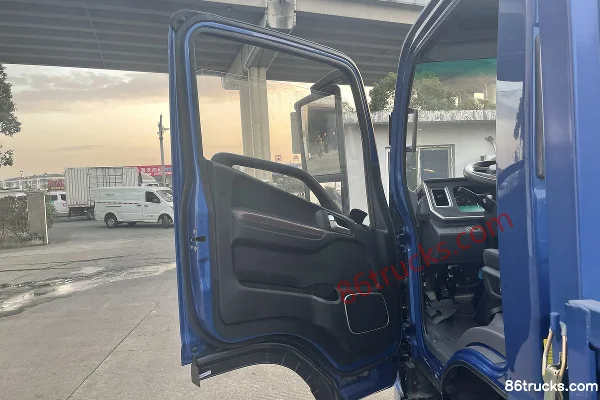JAC Shuailing S7 160 hp 4X2(6 wheels) 4.18m Single Row Flatbed Light Truck (China VI) Cab (1) | 86Trucks