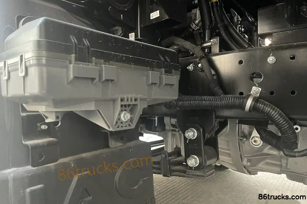 JAC Shuailing S7 160 hp 4X2(6 wheels) 4.18m Single Row Flatbed Light Truck (China VI) Chassis (2) | 86Trucks
