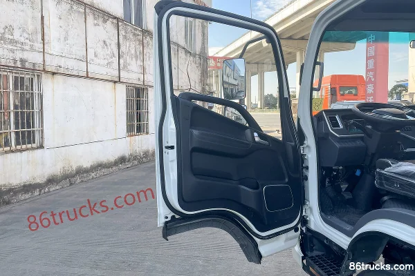 JAC A7 2.7L CNG 190 hp 4X2(6 wheels) Fast Gear 8-speed 3.85m semi-row flatbed light truck Cab (1) | 86Trucks