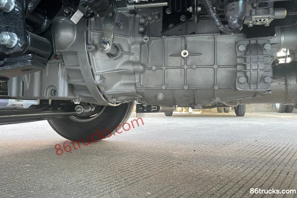 JAC A7 2.7L CNG 190 hp 4X2(6 wheels) Fast Gear 8-speed 3.85m semi-row flatbed light truck Chassis (2) | 86Trucks
