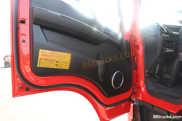 Dongfeng Tuoxing S3 3L Diesel 180 hp 4X2(6 wheels) Fast Gear 10-speed 3.8m Half-row Dump Truck Cab (2) | 86Trucks