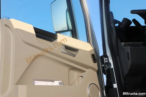 Dongfeng Changxing X9 15.5L LNG 640hp 6X4(10 wheels) Dongfeng 14-speed Tractor Truck Cab (3) | 86Trucks